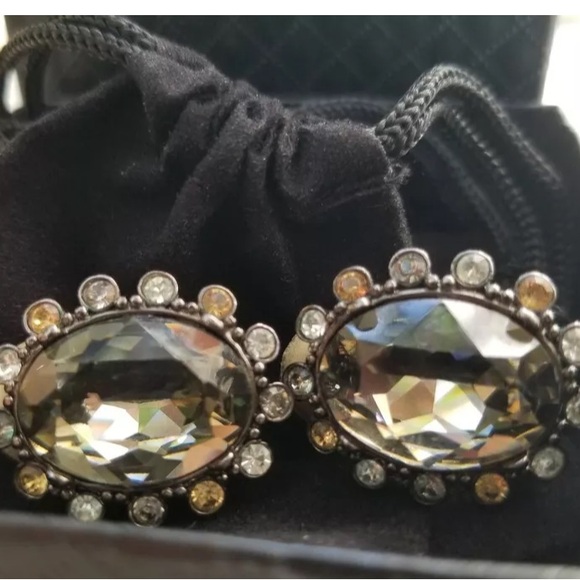 Oscar de la Renta Vintage Clip-on Earrings - Picture 2 of 6